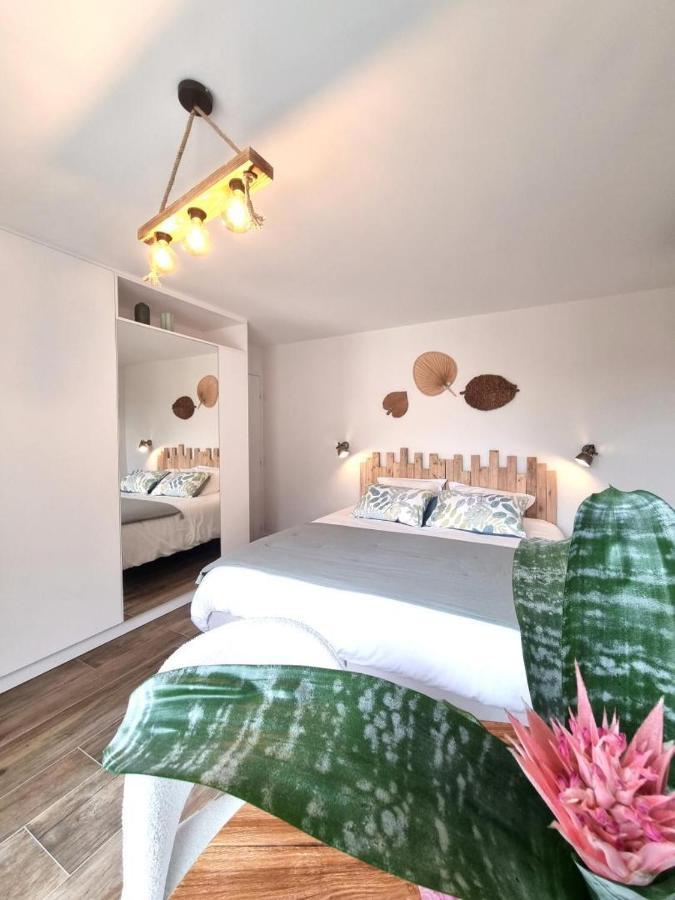 Bed and Breakfast La Cle Des Chaumes Boisset-les-Montrond Екстер'єр фото