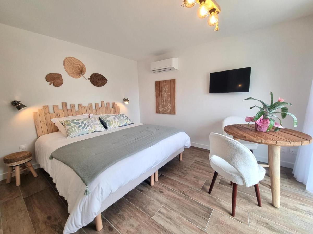 Bed and Breakfast La Cle Des Chaumes Boisset-les-Montrond Екстер'єр фото