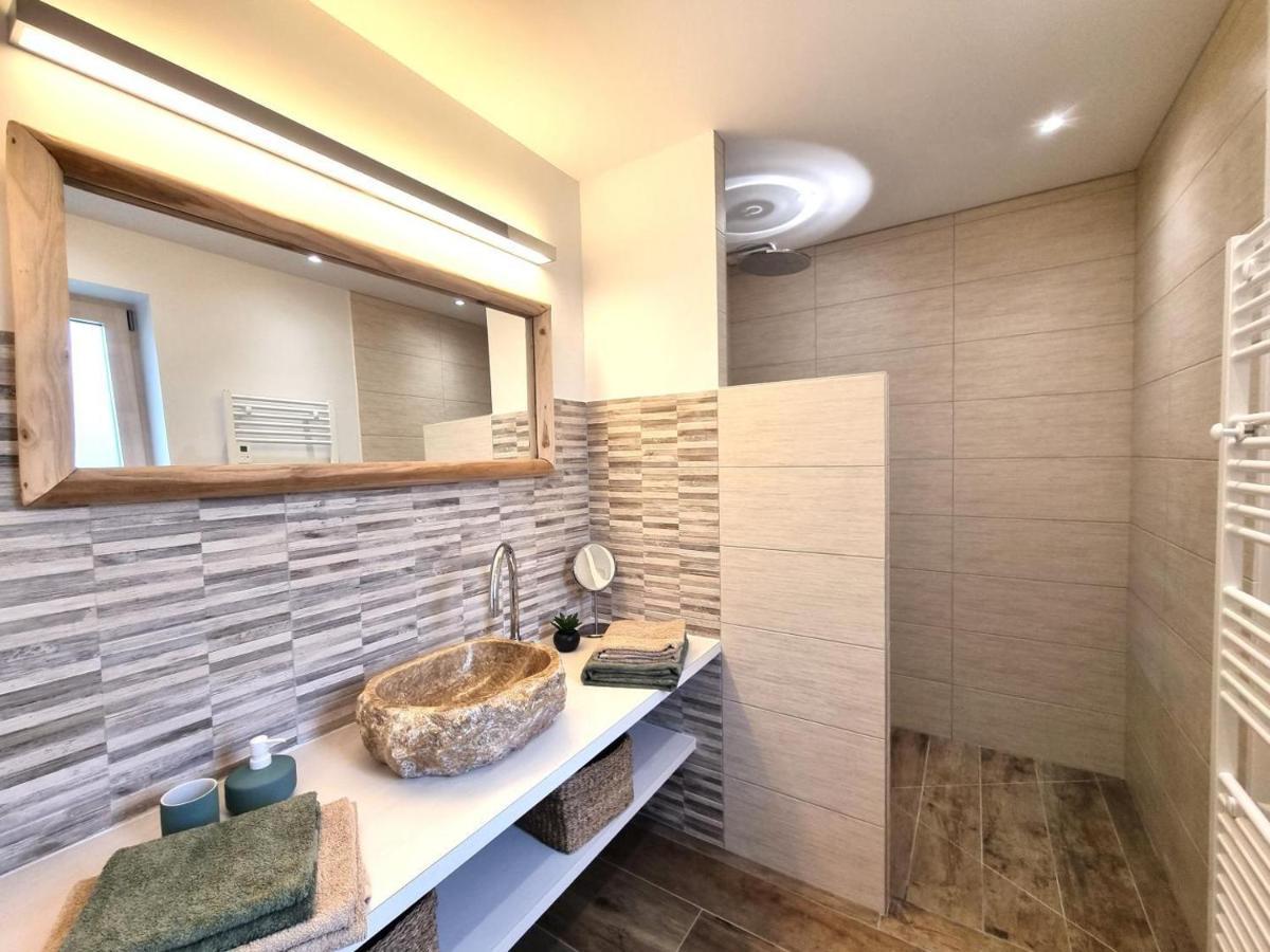 Bed and Breakfast La Cle Des Chaumes Boisset-les-Montrond Екстер'єр фото
