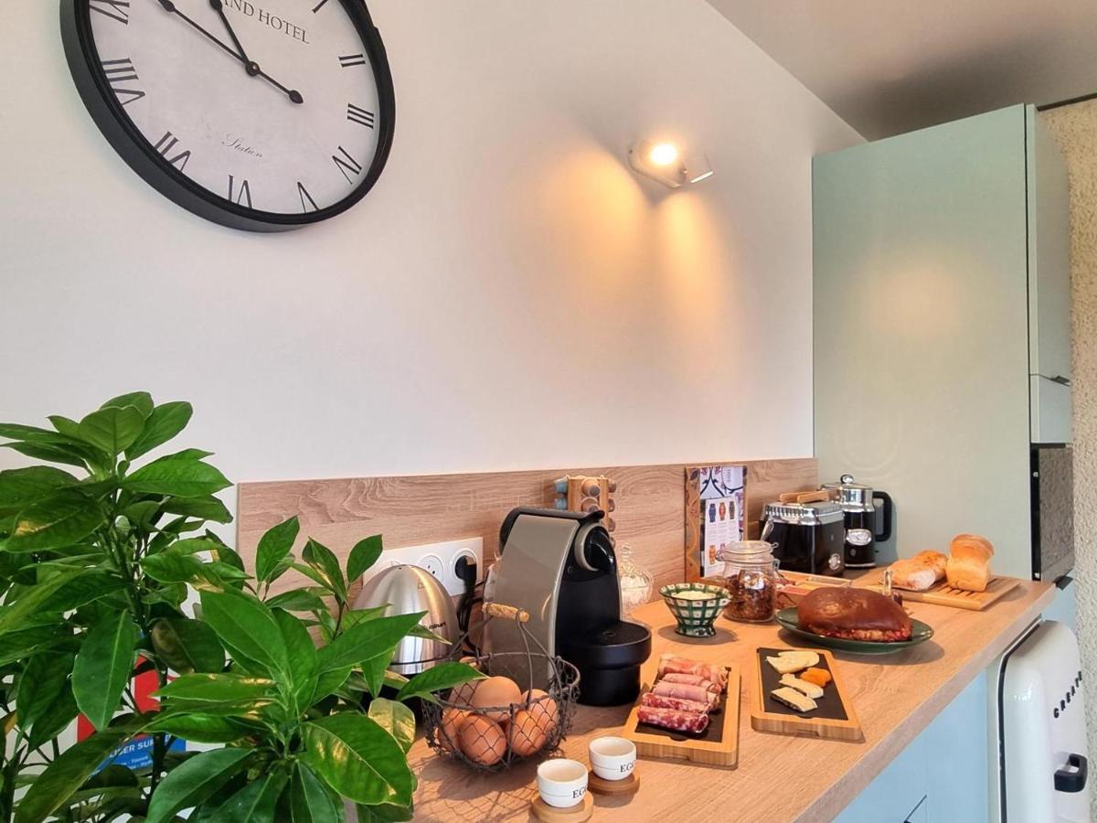 Bed and Breakfast La Cle Des Chaumes Boisset-les-Montrond Екстер'єр фото